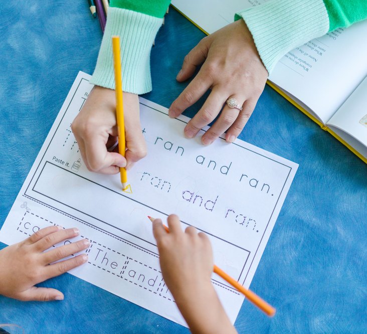 student and tutor working on phonics lesson
